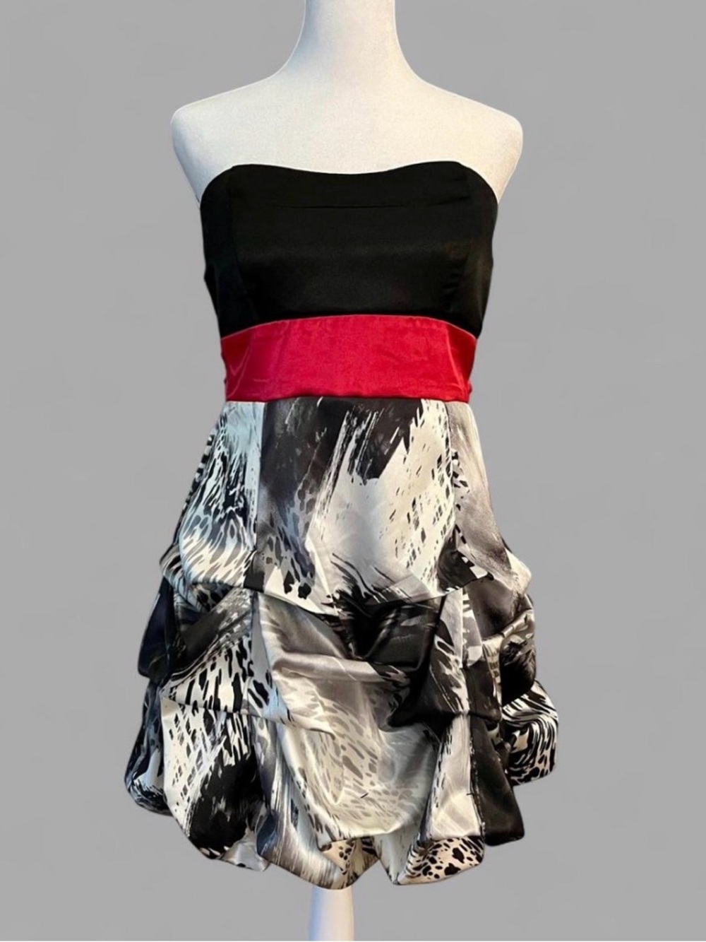 Ruby Rox Beautiful Fully Lined Strapless NWT 13